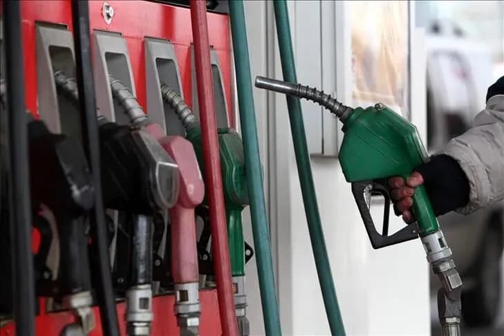 Akaryakıt fiyatlarına üst üste zam: Motorin 80 TL barajını aştı