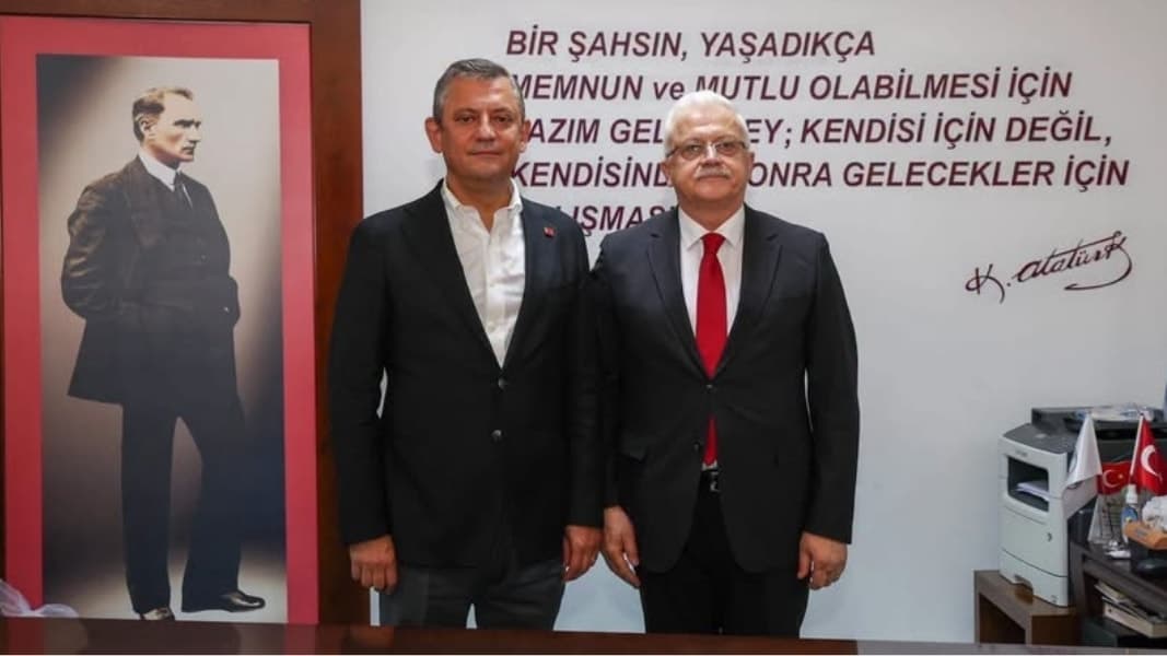 Burhaniye Belediye Başkanı Deveciler, Yeni Parti'ye katıldı