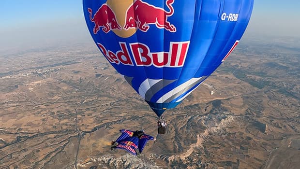 Marco Waltenspiel, Kapadokya semalarında 200 km/s hızla balonlar arasında slalom yaparak tarih yazdı