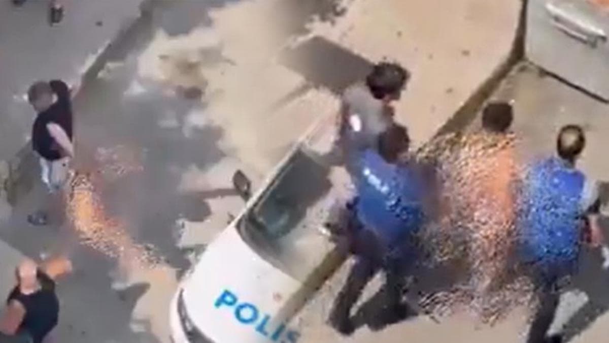 Çıplak halde sokağa çıkan şahıs polise zor anlar yaşattı