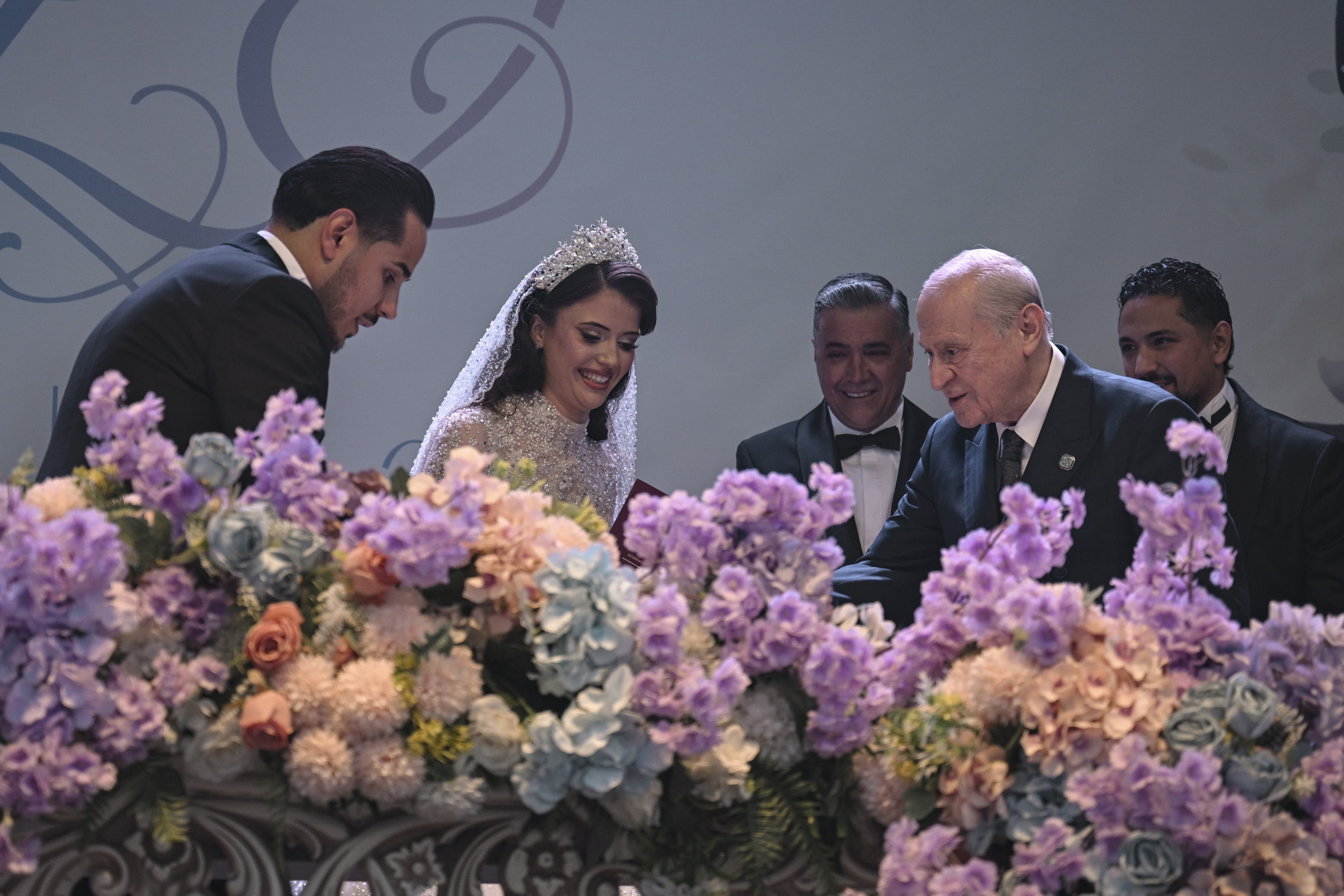 Devlet Bahçeli, partilinin il başkanının oğlunun nikahına şahitlik etti