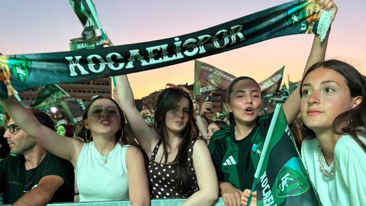 Kocaelispor, sezon açılışını taraftarıyla birlikte yaptı