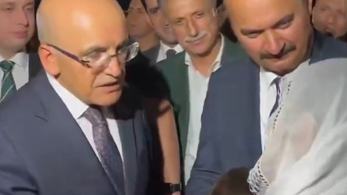 Hazine ve Maliye Bakanı Mehmet Şimşek'ten çocukları için iş talep eden anneye duygusal Kürtçe yanıt