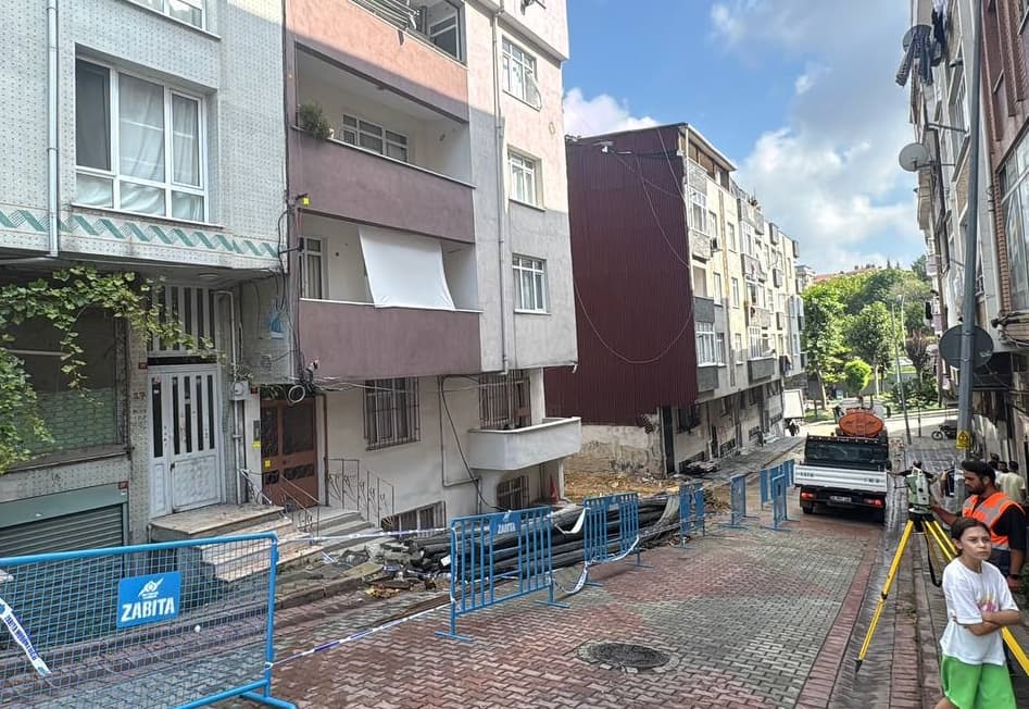 Sultangazi'de temel kazısı faciaya yol açıyordu: 3 bina tedbir amaçlı tahliye edildi