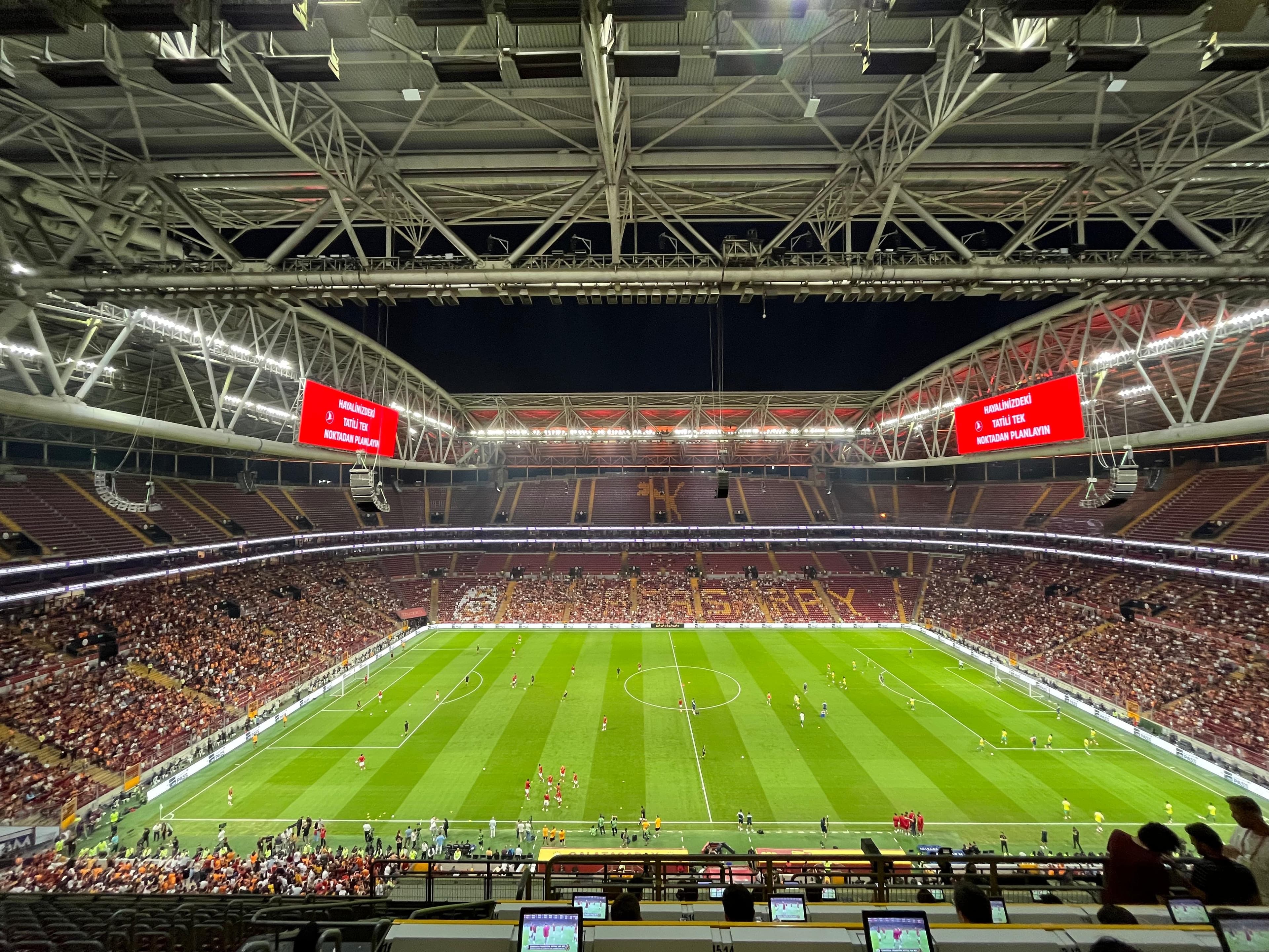 Galatasaray'da transfer krizi: Taraftarın öfkesi dinmek bilmiyor
