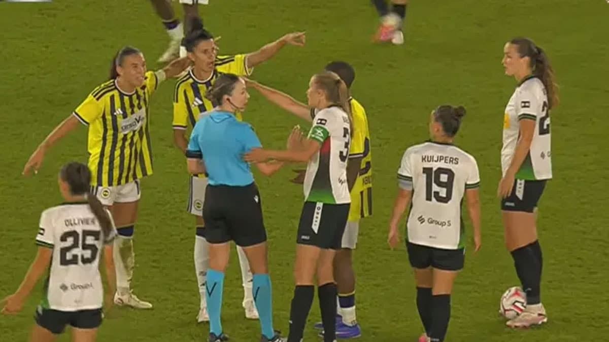 Fenerbahçe'nin Şampiyonlar Ligi'ndeki maçında hakem skandalı