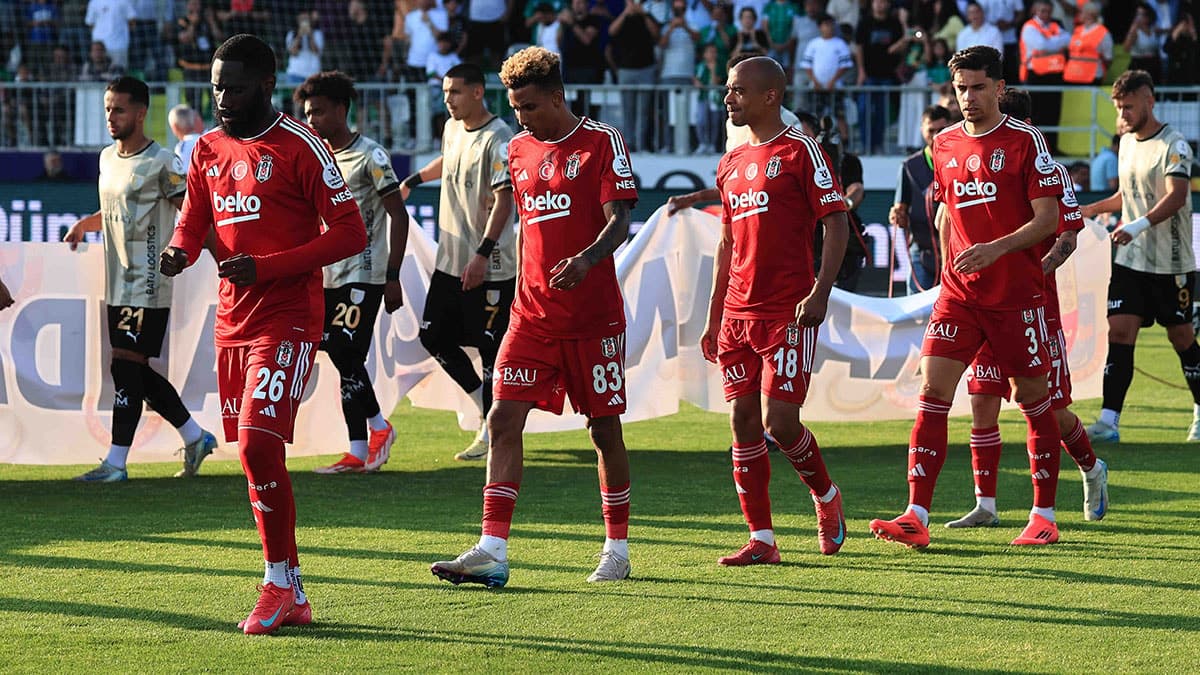 Süper Lig'in köşeli yıldızı geri dönüyor: Beşiktaş'ın eski futbolcusu yeniden sahne alacak