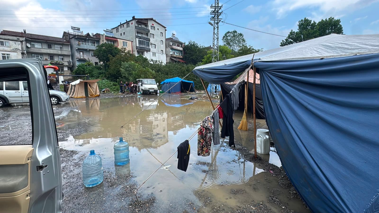 Alaplı'da sağanak mevsimlik işçileri vurdu: Çadırlar sular altında kaldı