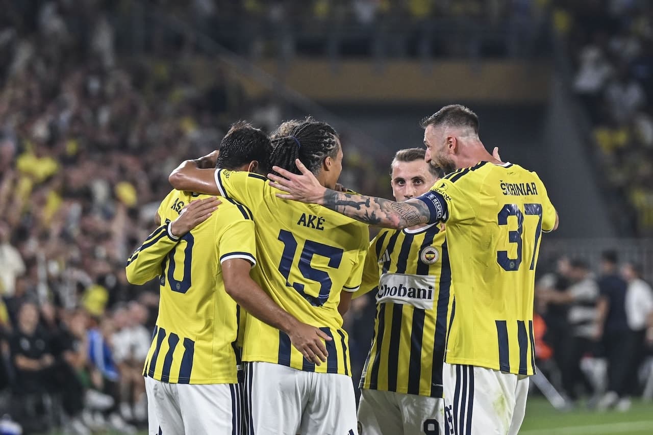 Fenerbahçe'de 3 oyuncunun bileti kesildi: Yollar ayrılıyor
