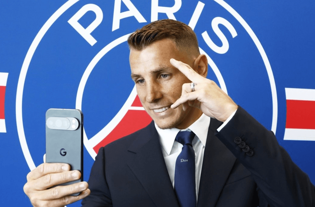 Paris Saint-Germain, 33 yaşındaki tecrübeli sol beki renklerine bağladı