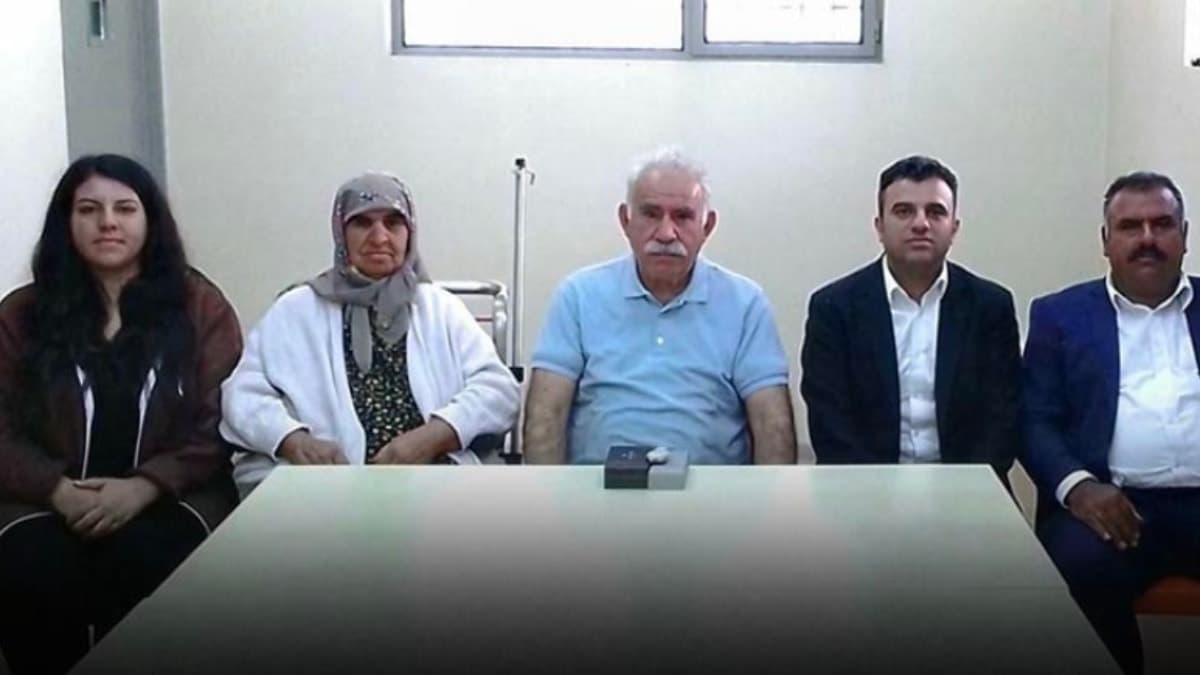 DEM Parti milletvekili, cezaevinde çekilen aile fotoğrafını 10 ay sonra kamuoyuyla paylaştı