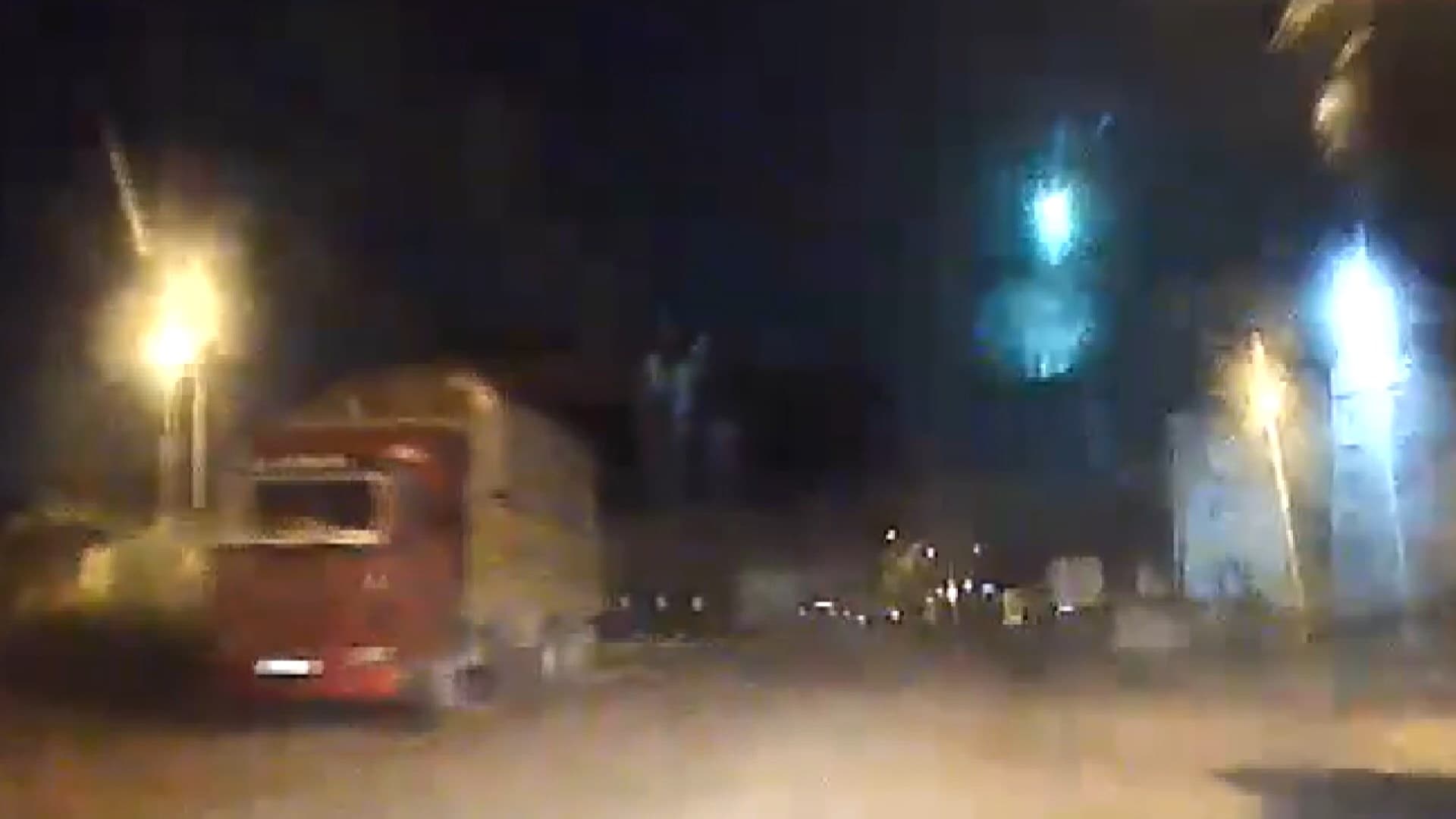 İstanbul semalarını aydınlatan meteorun düşme anı kamerada