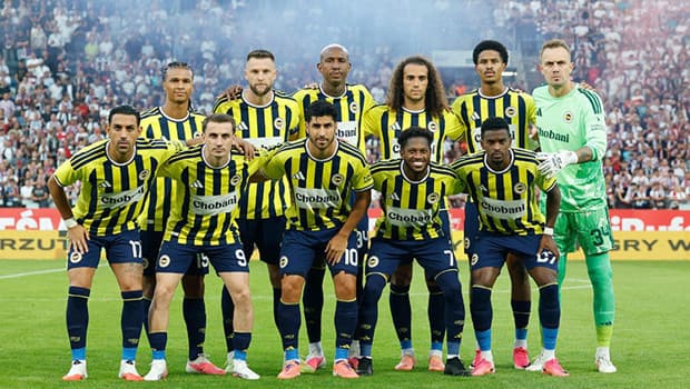 Fenerbahçe'de sürpriz veda: Brezilyalı yıldız Sturm Graz maçı sonrası tribünlere giderek taraftarlarla vedalaştı