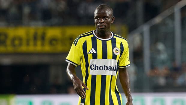 Fenerbahçe'nin yıldızı Kante sahneye damga vurdu: Gençlere taş çıkaran performans