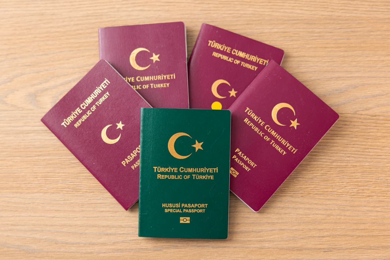 Bakan Çiftçi'den yeşil pasaport açıklaması: Gazi ve şehit yakınlarına yeni düzenleme yok