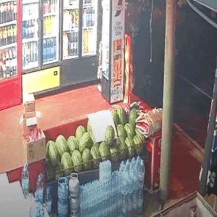 Kocaeli'nin Darıca ilçesinde 17 yaşındaki genç kıza otomobil çarptı: Sürücü üzerinden geçip kaçtı