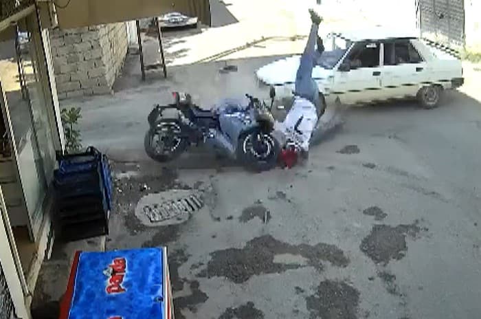 Adıyaman'da dehşet veren kaza: Motosiklet sürücüsü havada metrelerce uçtu
