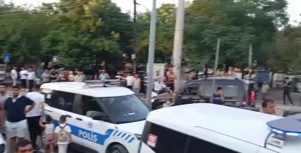 Gaziantep'te engelli gence istismar iddiası: Dört şüpheli gözaltında, yüzlerce kişi karakola akın etti