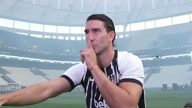 Vlahovic Beşiktaş'a imzayı attı: 'Bu şehir beni büyüledi, şampiyonluk için geldim'