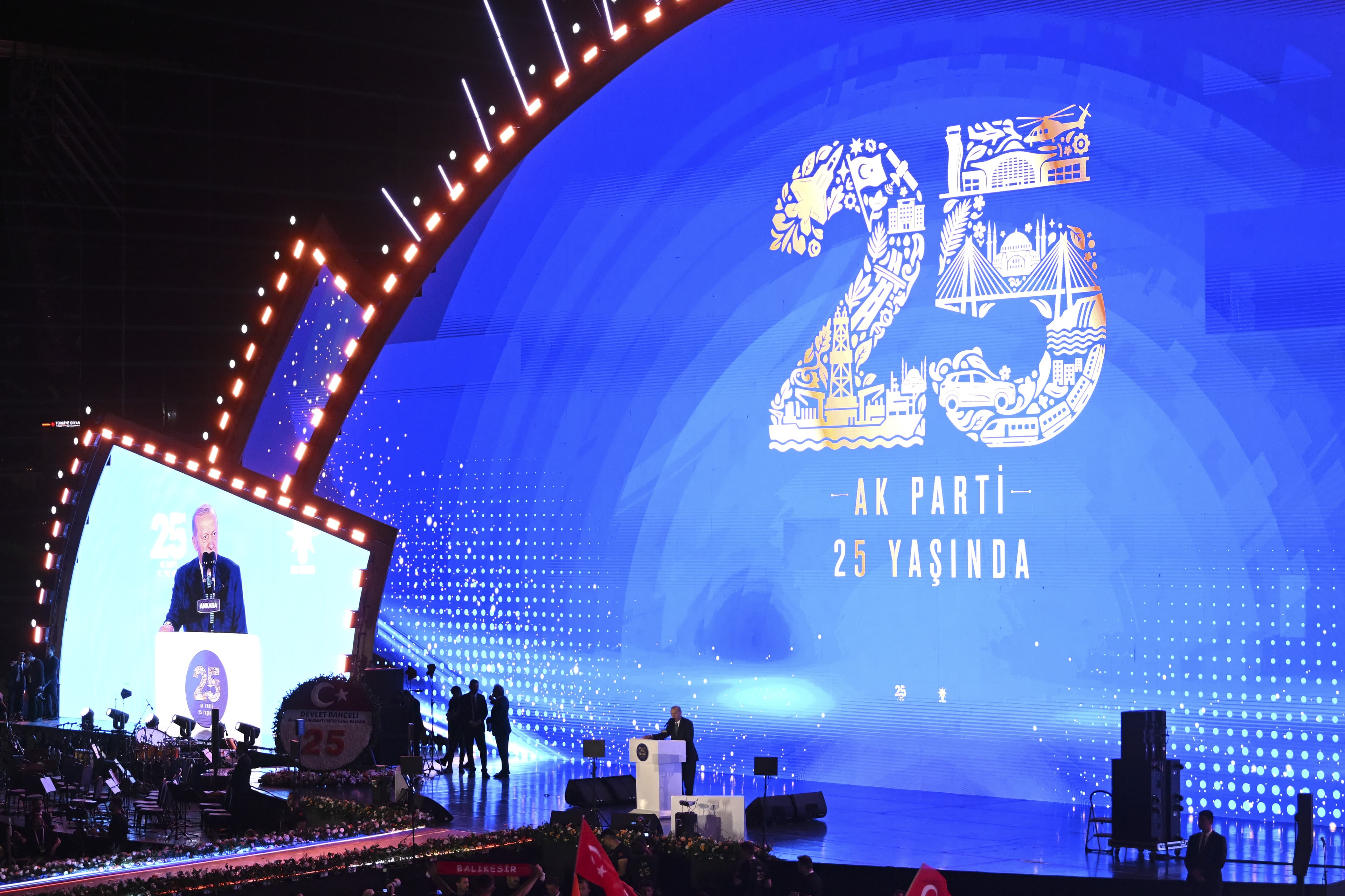 AK Parti'nin 25. Yıl Vizyonu Açıklandı: Yeni Anayasa ve Terörsüz Türkiye Öncelikli Hedefler Arasında