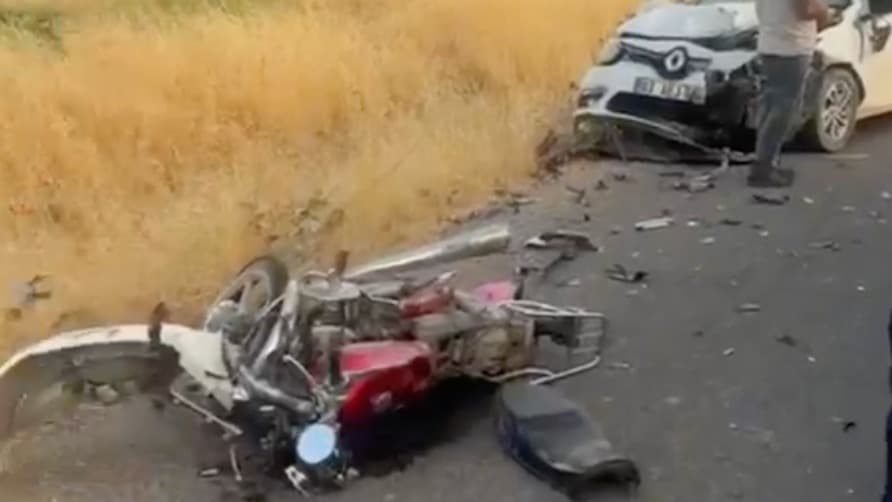 Mardin'de feci kaza: Otomobille çarpışan motosikletteki 2 kişi kurtarılamadı