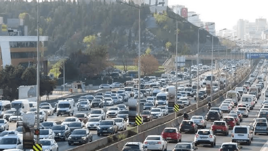 İstanbul'da yarın trafik düzeni değişiyor: Hangi yollar kapanacak?