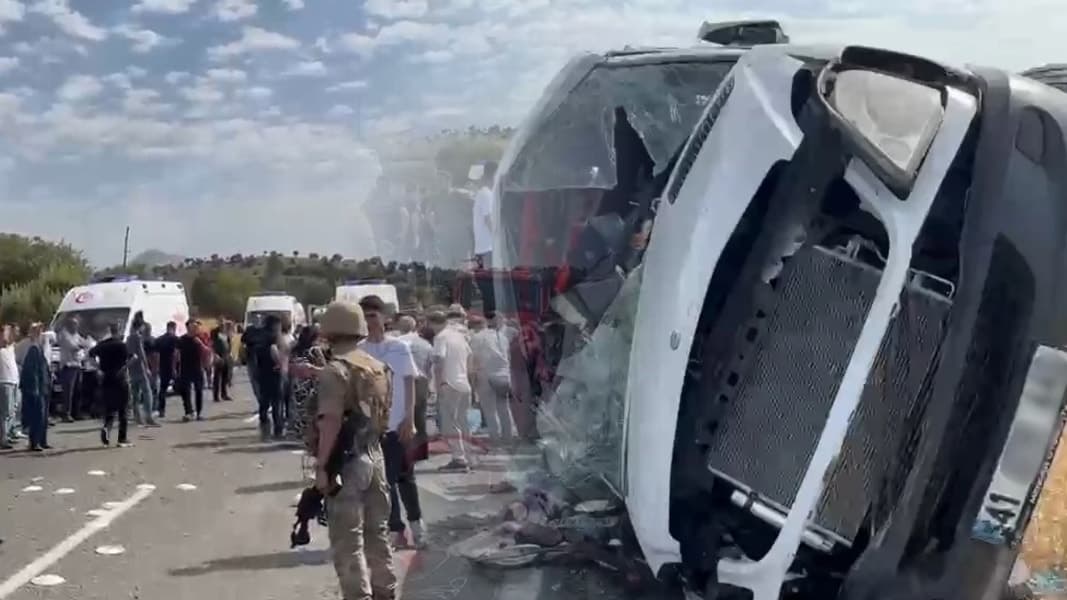 Nişan yolunda feci kaza: Can kaybı 7’ye çıktı, 9 yaralı