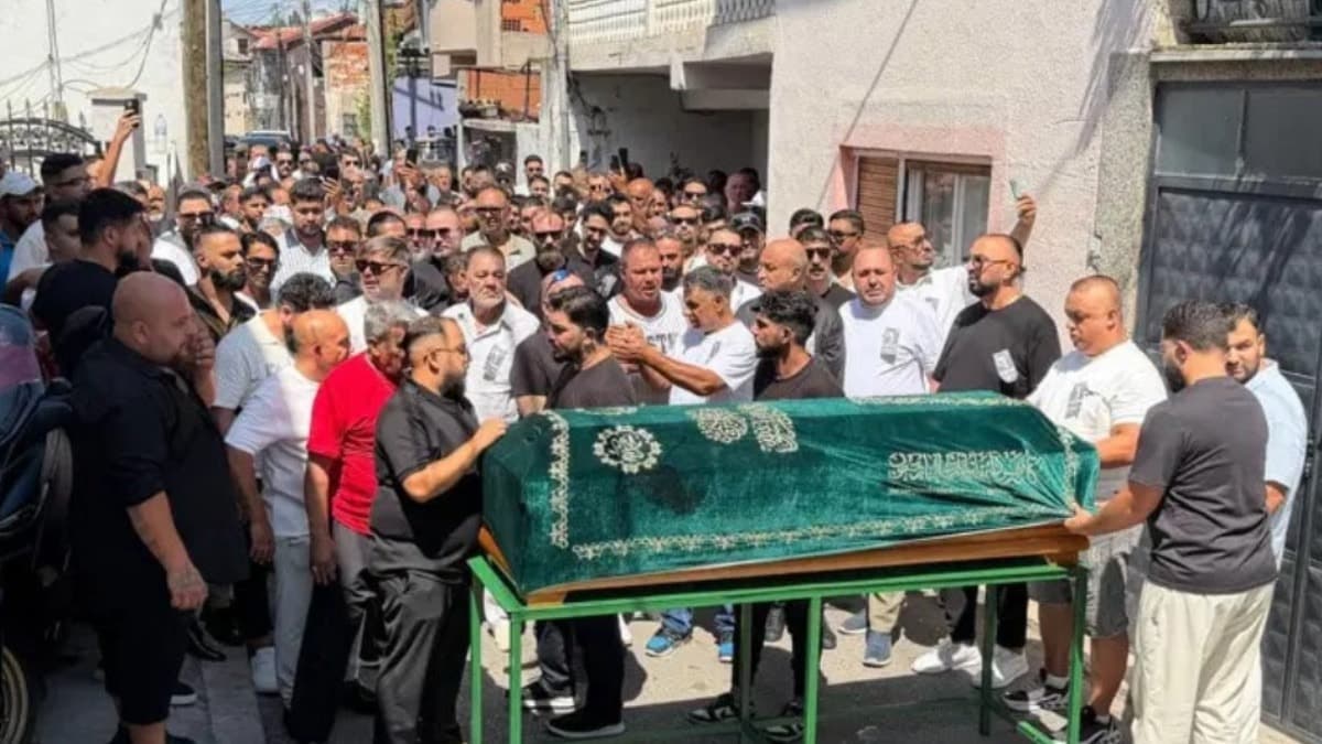 Cansever son yolculuğuna uğurlandı: Türkiye'den yalnızca üç isim cenazeye katıldı