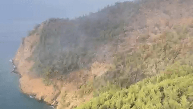 Marmaris'teki orman yangınına ikinci günde de havadan ve karadan müdahale sürüyor