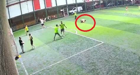Halı sahada maç sırasında fenalaştı: 20 gün önce terhis olmuştu