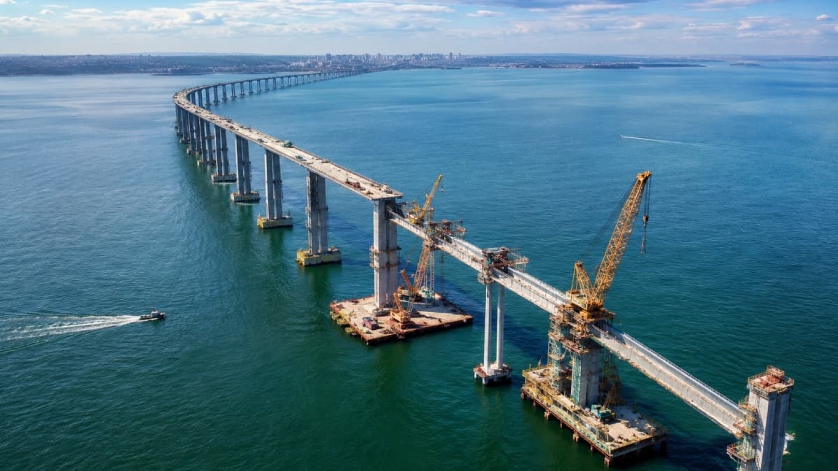 Saatlerce süren yolculuk 15 dakikaya iniyor: 12,4 kilometrelik dev köprünün temeli atıldı