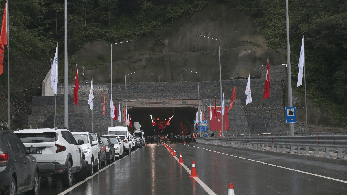 Mega Tünel Hizmete Girdi: Ulaşım Süresi 20 Dakika Azalacak