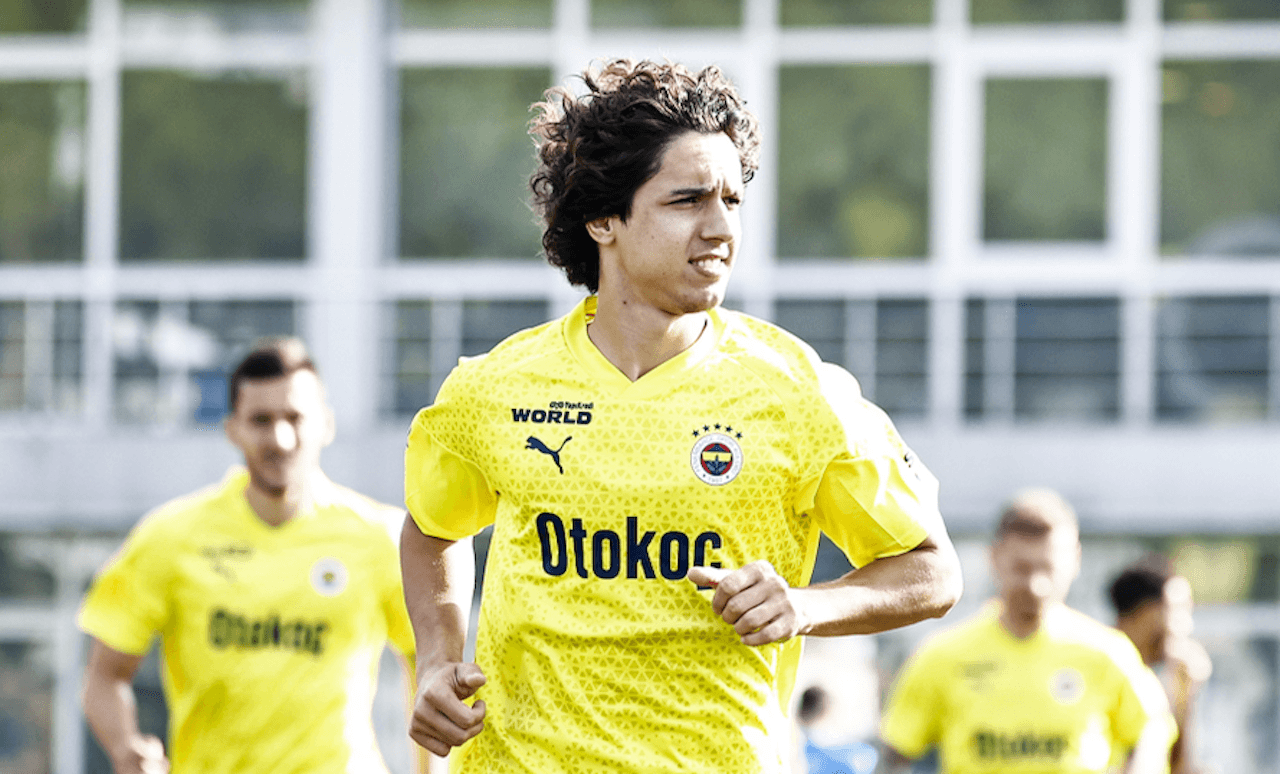 Fenerbahçe'nin yıldız ismine kulüplerden ardı ardına transfer teklifi