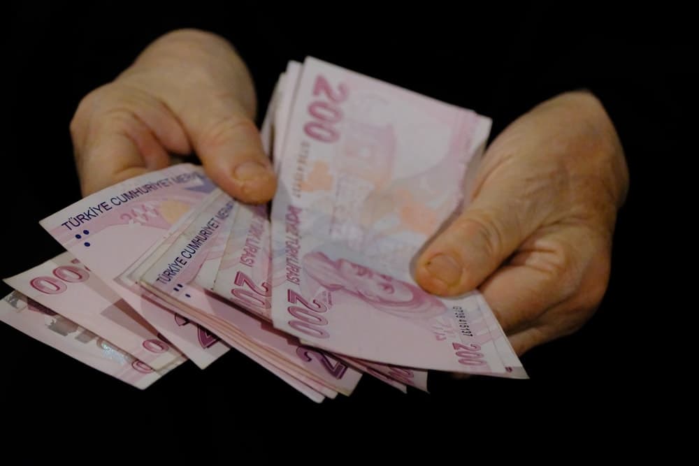 Yeni düzenleme yürürlükte: 30 gün sınırını aşan çalışanların maaşından kesinti yapılacak