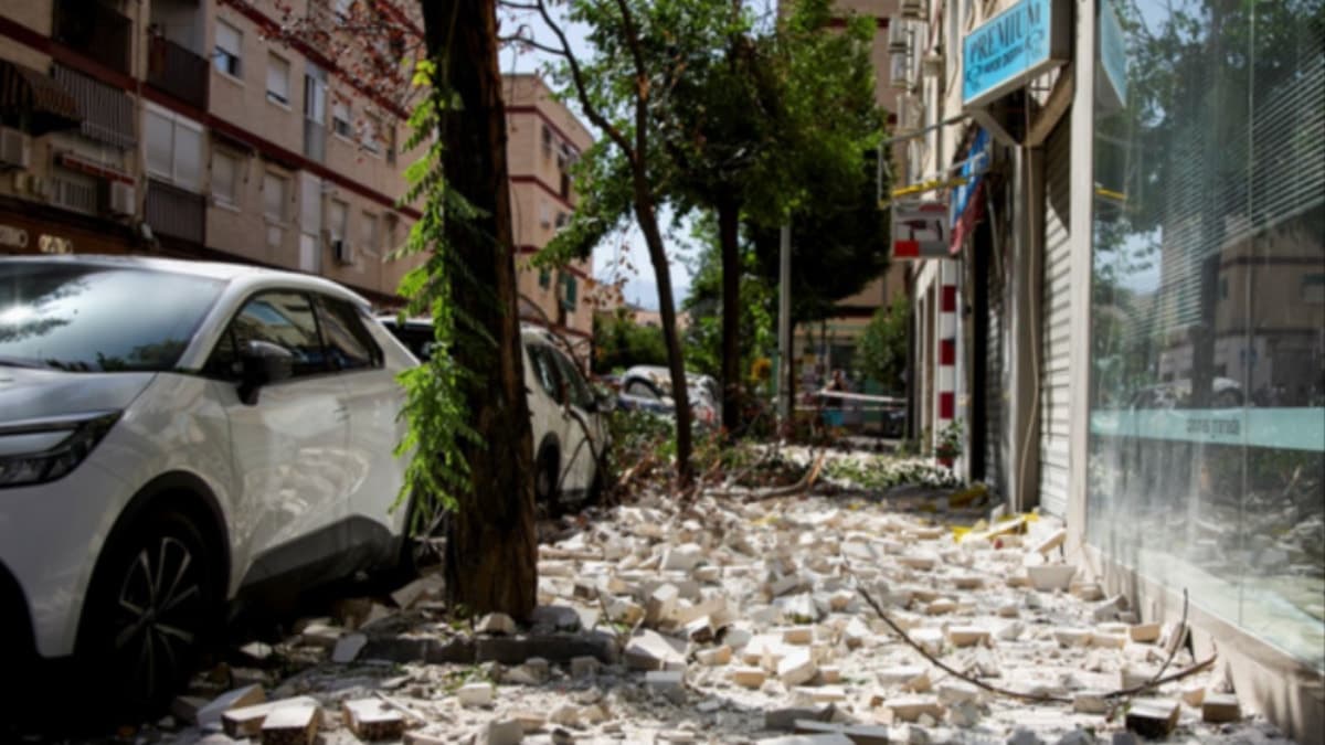 İspanya'da şiddetli deprem: Turistik kentte hasar meydana geldi