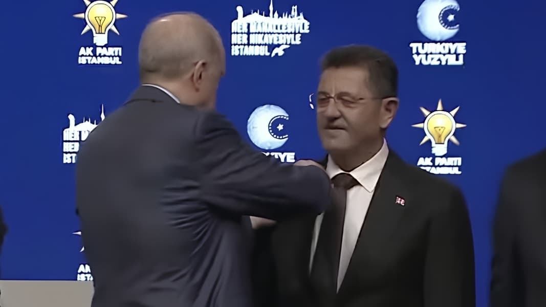 Orhan Çerkez AKP'ye geçti, makam odasında Atatürk değişikliği yaptı