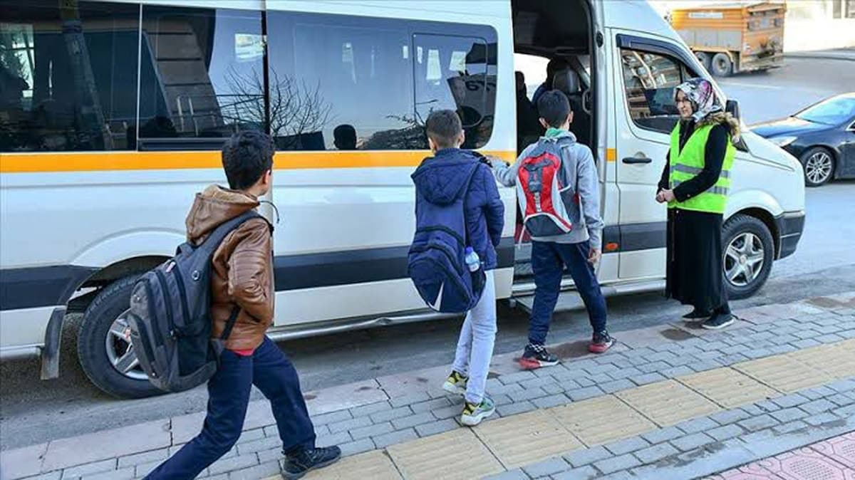 İstanbul'da Servis Ücretlerine Zam Yapıldı