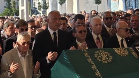 Bakan Ersoy, Kahve Dünyası'nın kurucusu Altınkılıç'ın cenazesine katıldı