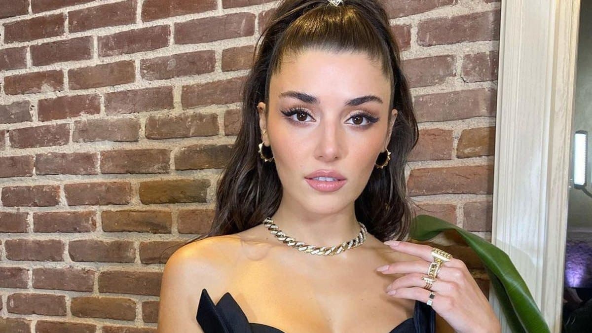 Hande Erçel'in elbisesi sosyal medyanın diline düştü