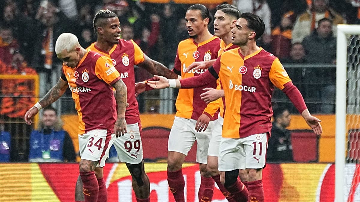 Galatasaray'da ayrılık rüzgarları: İlk 11'deki 3 yıldız kulübe veda edebilir