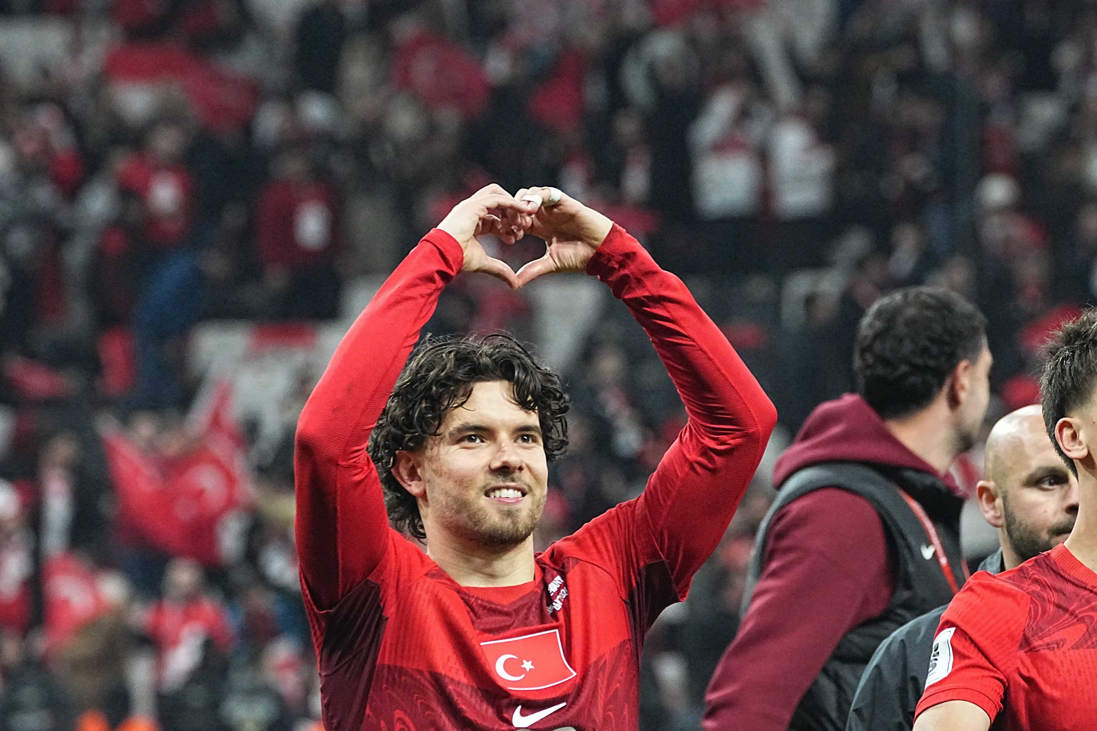 Süper Lig devi Ferdi Kadıoğlu'nu transfer etmek istiyor: Anlaşma tek bir şarta bağlı