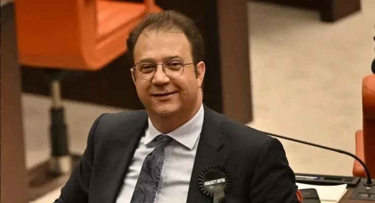 CHP'li milletvekili Yeni Parti'yi eleştirdi: 'Camiaya değil kulübe gidiyorlar'