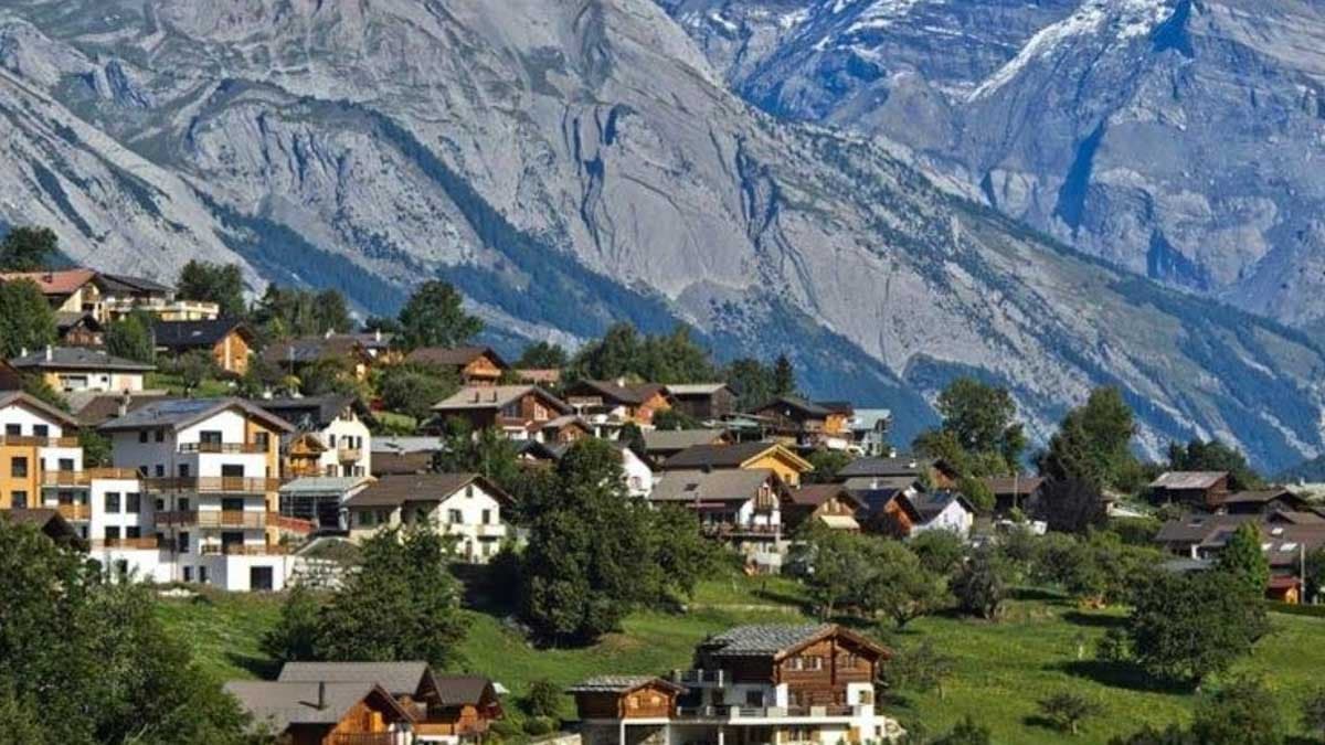 Vergiden kaçmak isteyen binlerce kişi resmi kayıtlarda ateist görünmeyi tercih ediyor
