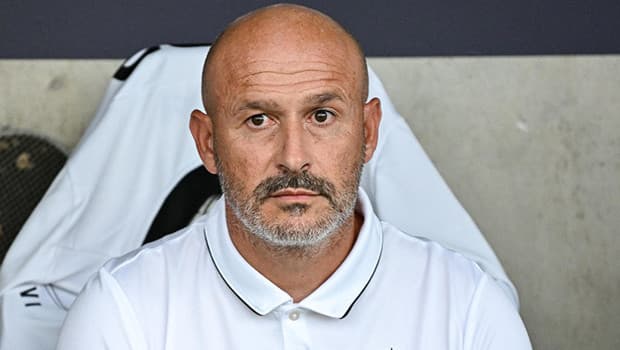 Vincenzo Italiano'dan Hradec Kralove galibiyeti sonrası övgü dolu açıklama: '10 kişi kalmamıza rağmen ruhunu ortaya koydular'