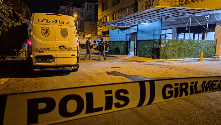 Adana'da kahvehaneye silahlı saldırı: 3 kişi yaralandı