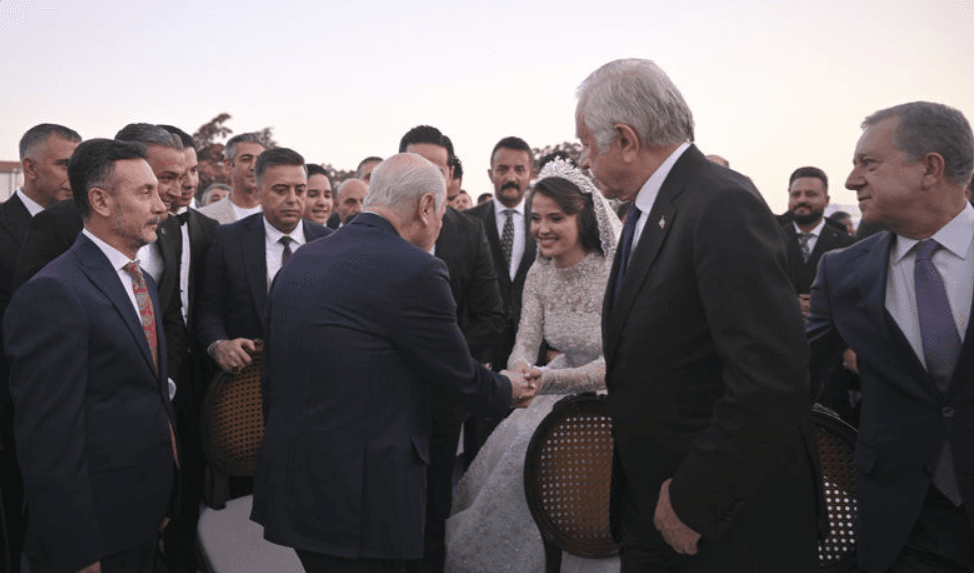 Devlet Bahçeli, 20 bin kişilik düğüne nikah şahidi olarak katıldı