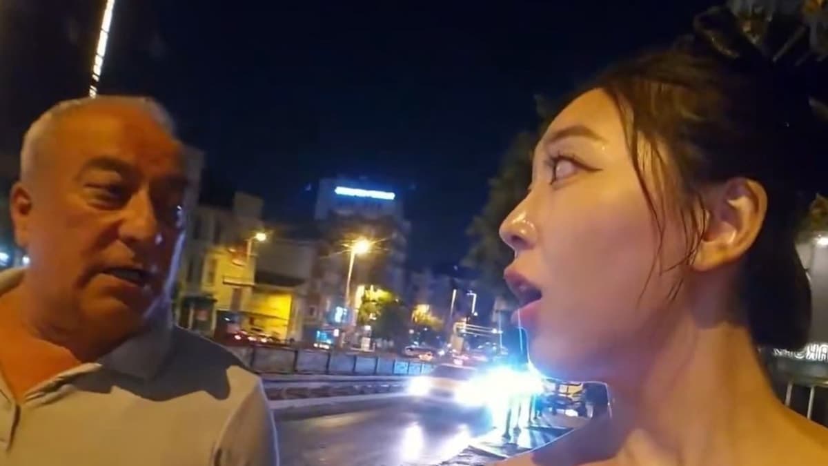 Taksim'de canlı yayın sırasında Koreli fenomene taciz teklifi
