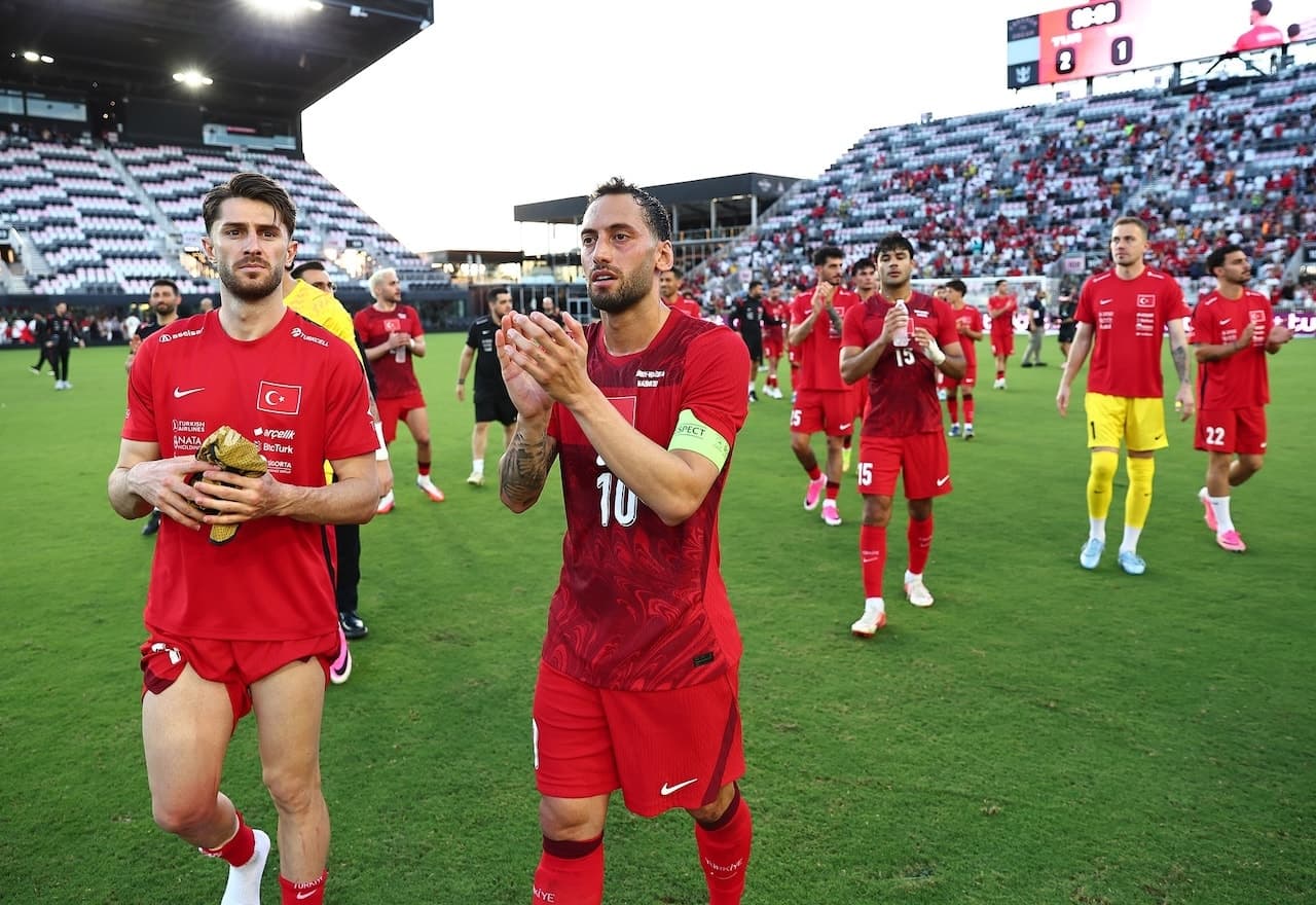 Hakan Çalhanoğlu'ndan flaş açıklama: 'Kendimi TFF Başkanı olarak görüyorum'