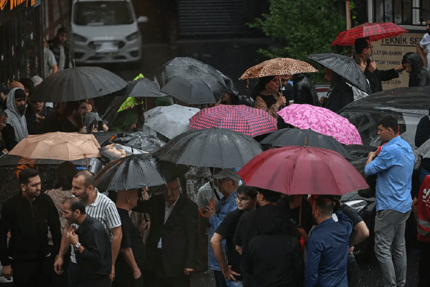 Meteoroloji'den İstanbul için sağanak uyarısı: Sıcaklara pazar molası