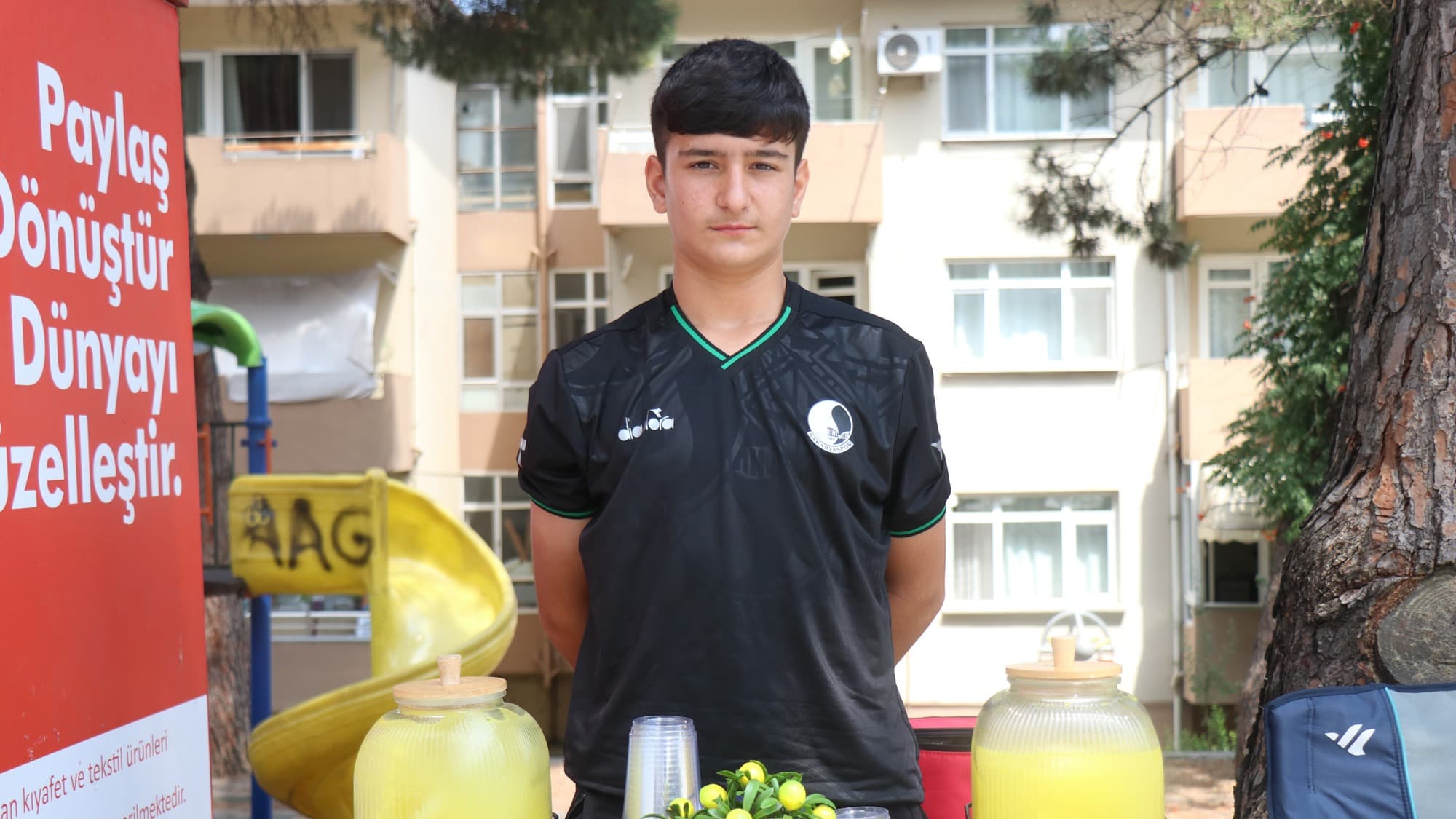 14 yaşında asgari ücretin üç katını kazanıyor: 'Bir haftalık masrafımı bir günde çıkarıyorum'